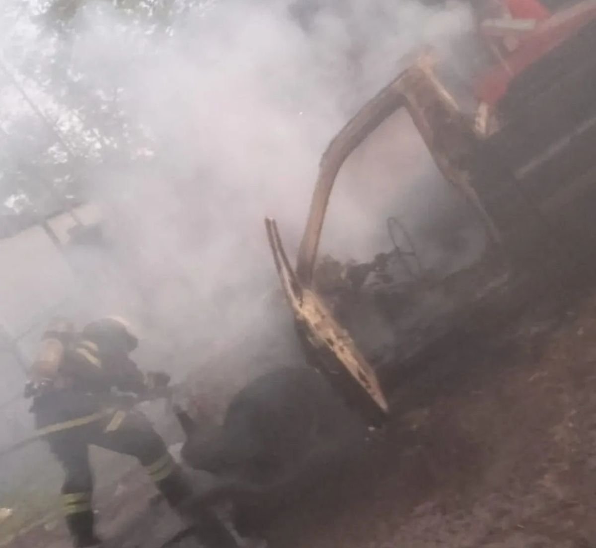 Incendio de una camioneta en Merlo.