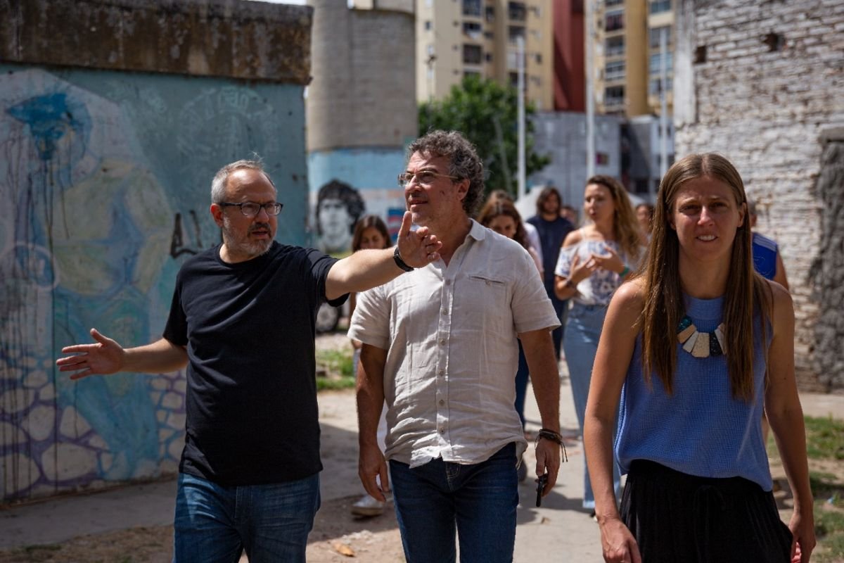 El intendente de Tres de Febrero visit&oacute; obras y el club deportivo del barrio Ej&eacute;rcito de los Andes.