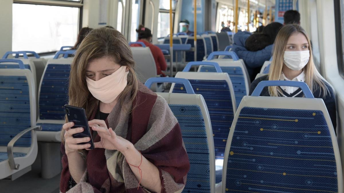 El Ministerio de Salud recomend&oacute; usar tapabocas en espacios cerrados.