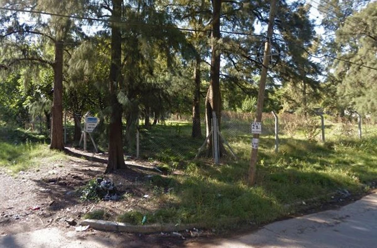 El terreno bald&iacute;o de Ituzaing&oacute; donde atacaron a la v&iacute;ctima.