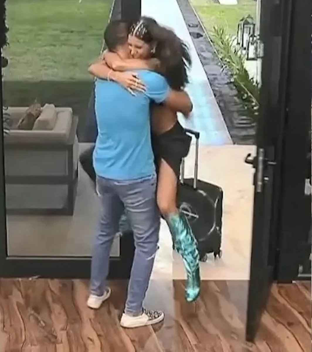 Juliana D&iacute;az se fundi&oacute; en un abrazo con Maxi Giudici cuando volvi&oacute; a ingresar a la casa de Gran Hermano.