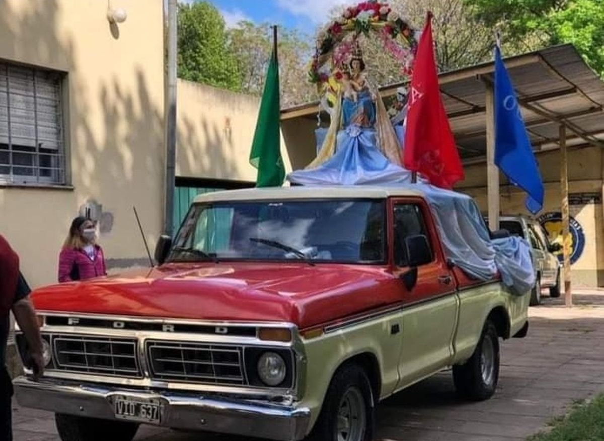 La camioneta robada en Merlo.