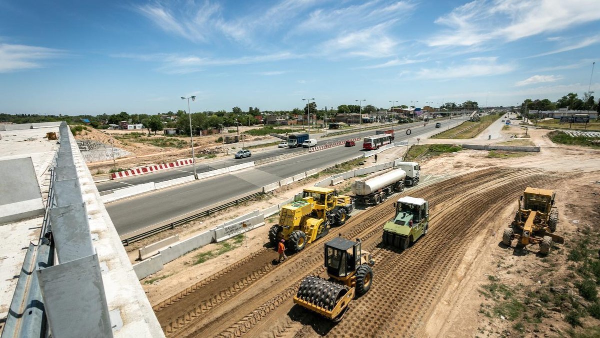 Obras de la Autopista Presidente Per&oacute;n en Virrey del Pino.