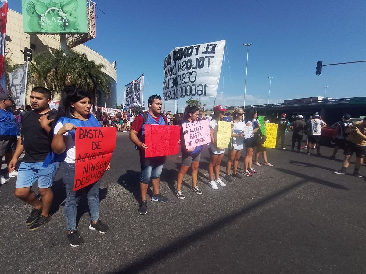 Acceso Oeste: corte total por movilizaci&oacute;n altura Mor&oacute;n.
