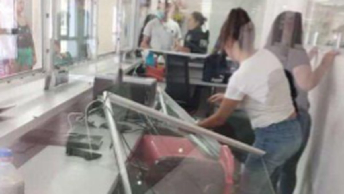 Jos&eacute; C. Paz: destrozaron la guardia de un hospital.