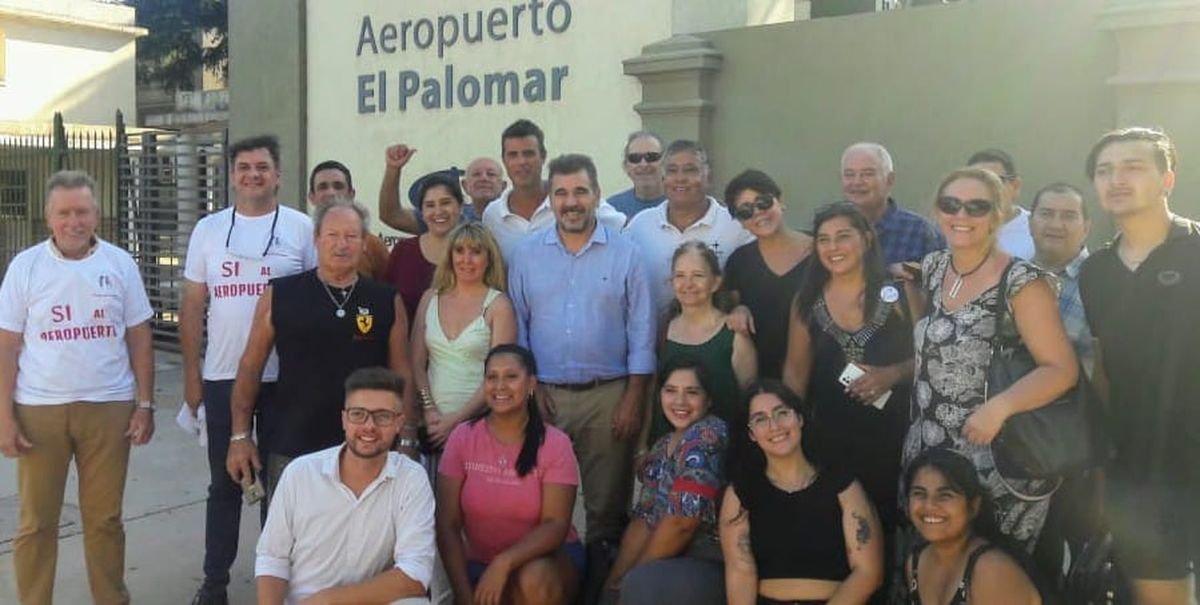 El dirigente del PRO, Cristian Ritondo, congreg&oacute; a vecinos y referentes de Mor&oacute;n por la apertura del Aeropuerto El Palomar.
