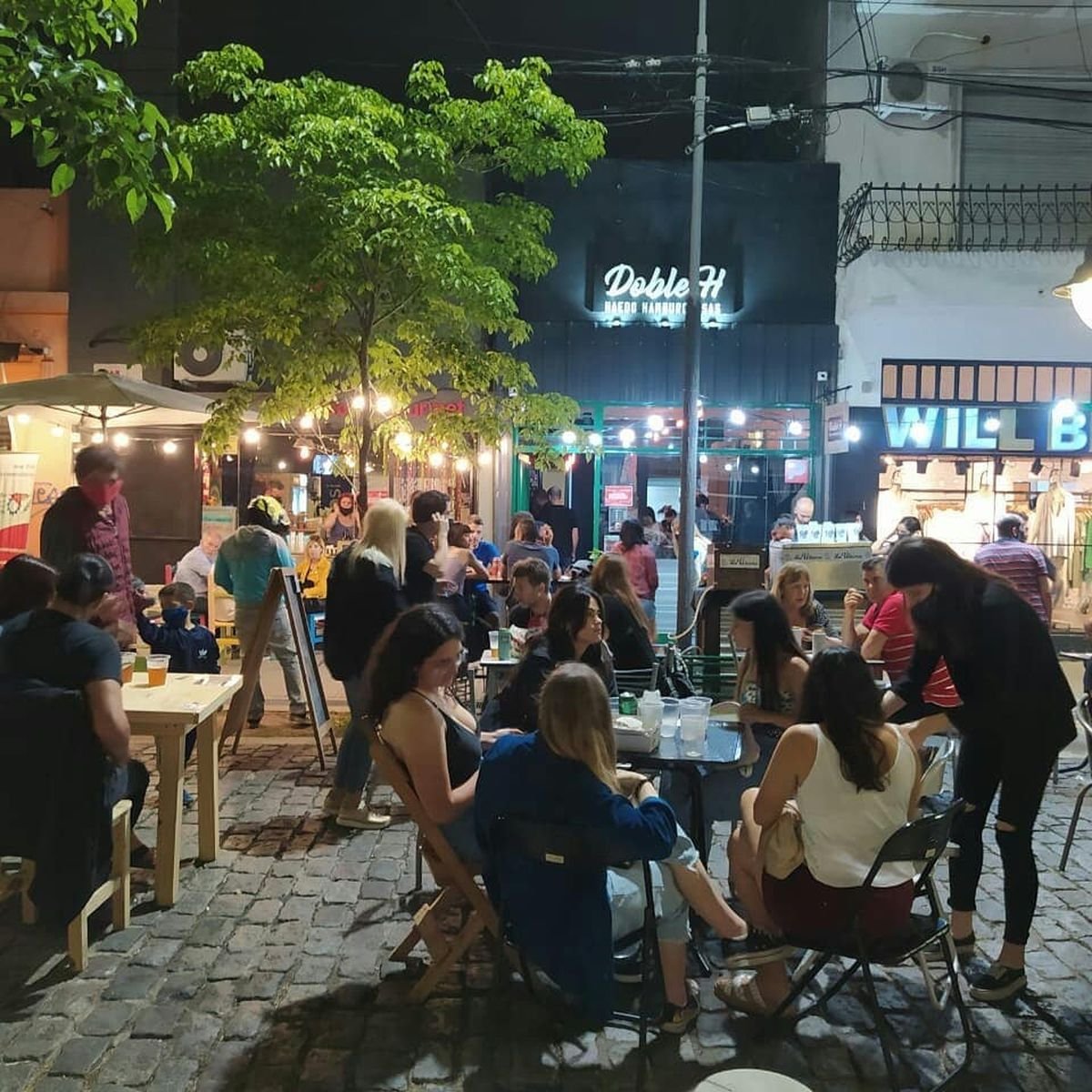 Doble H, la hamburgueser&iacute;a que le rinde homenaje a Haedo.