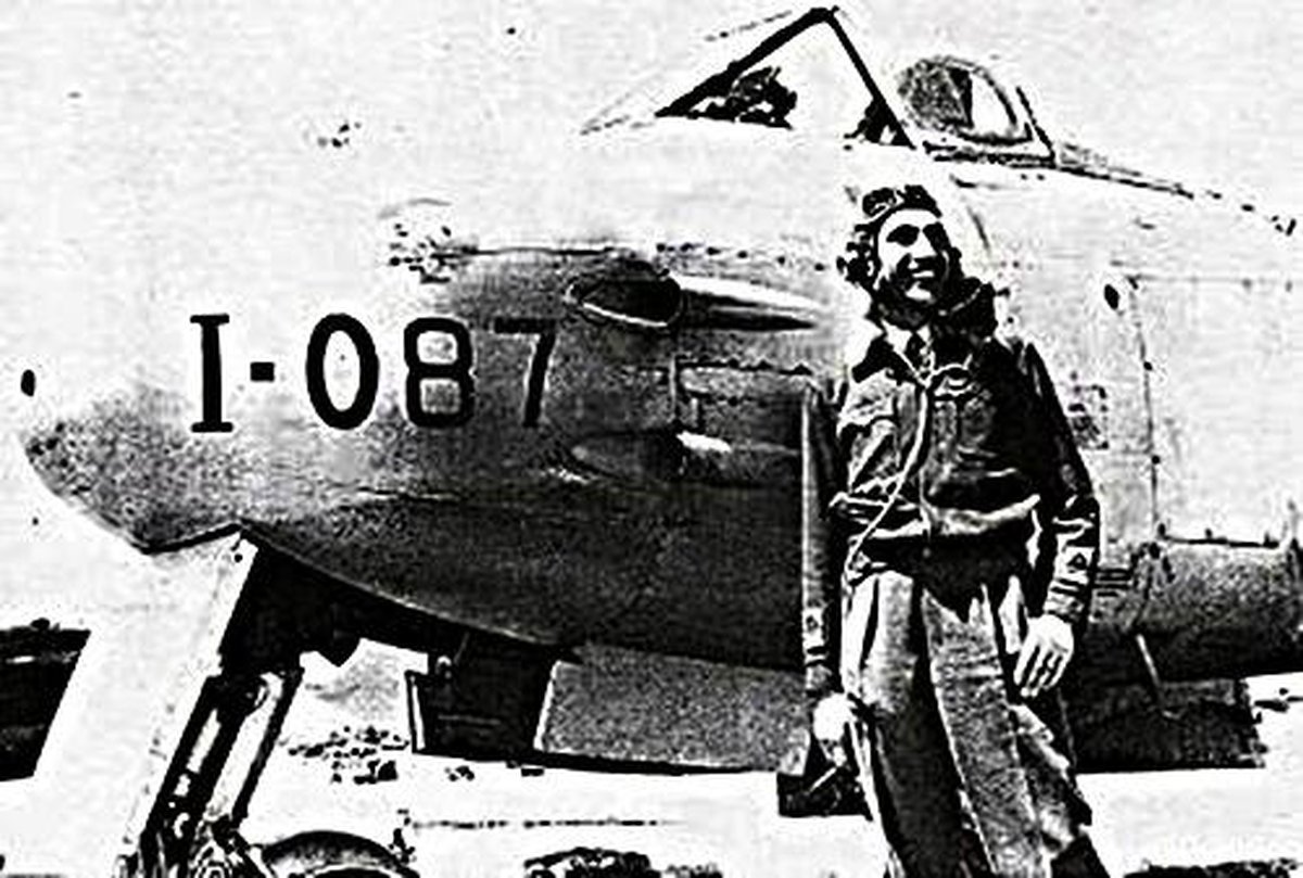 El avi&oacute;n que cay&oacute; en Castelar a comienzos de 1958.