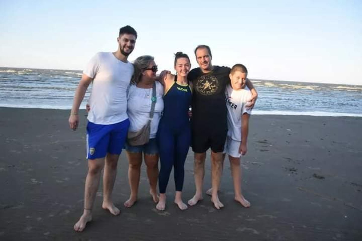 La vecina de Ituzaing&oacute; junto a su familia.
