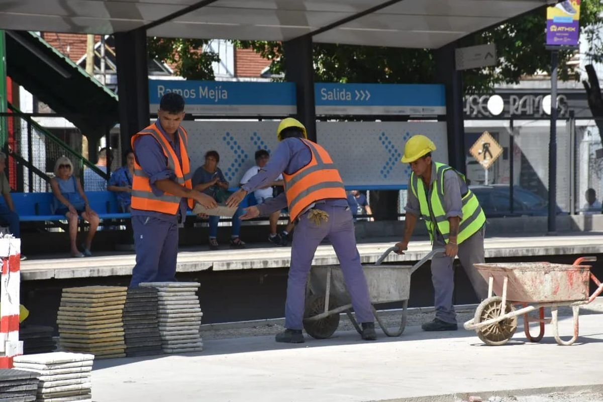 Nuevo and&eacute;n central en la estaci&oacute;n del Tren Sarmiento.