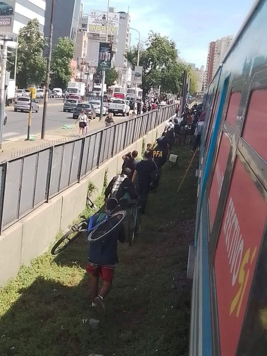 Tren Sarmiento: servicio con demoras por accidente en Flores.