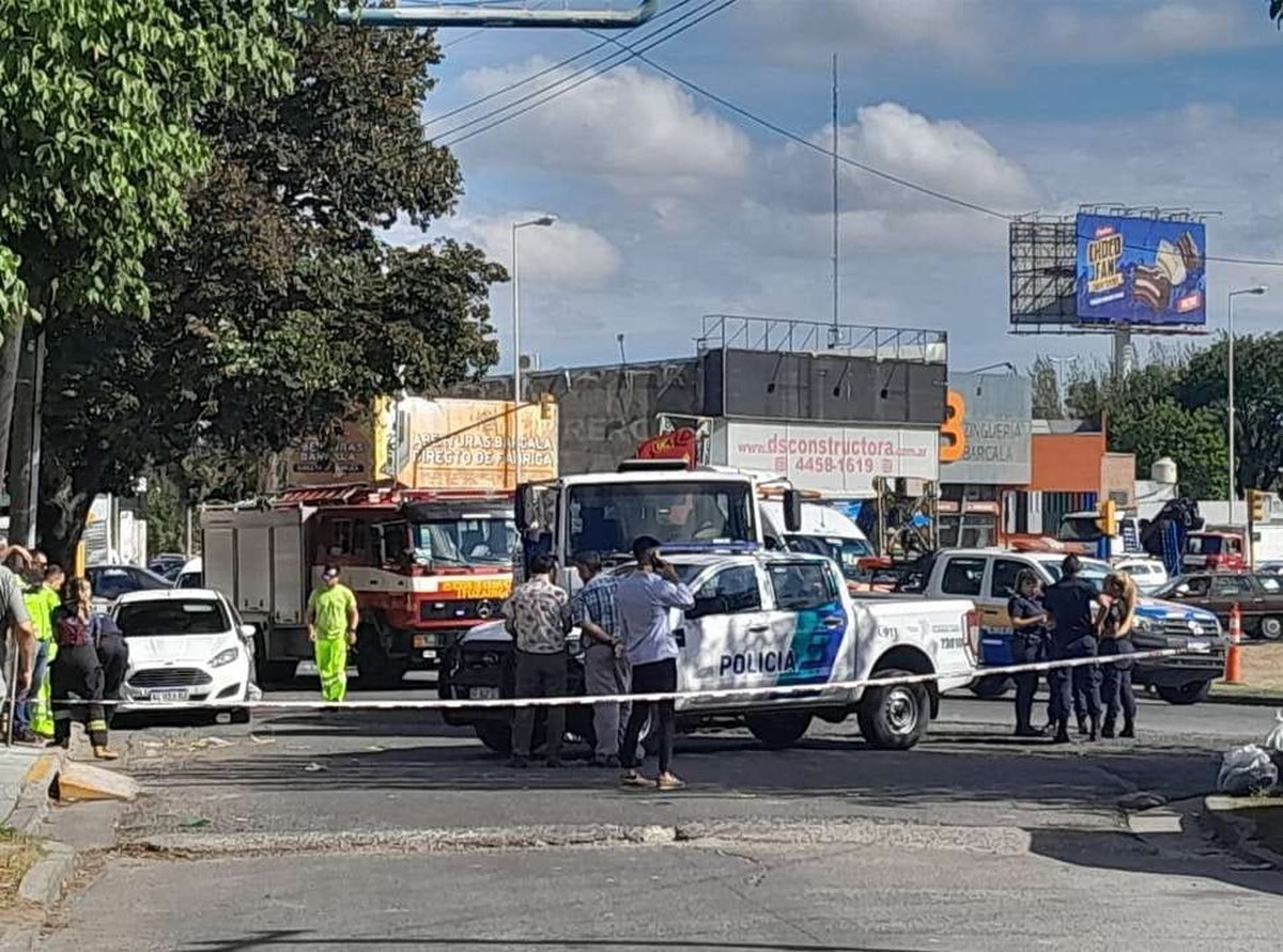 El lugar del accidente donde falleci&oacute; la ciclista de Haedo.