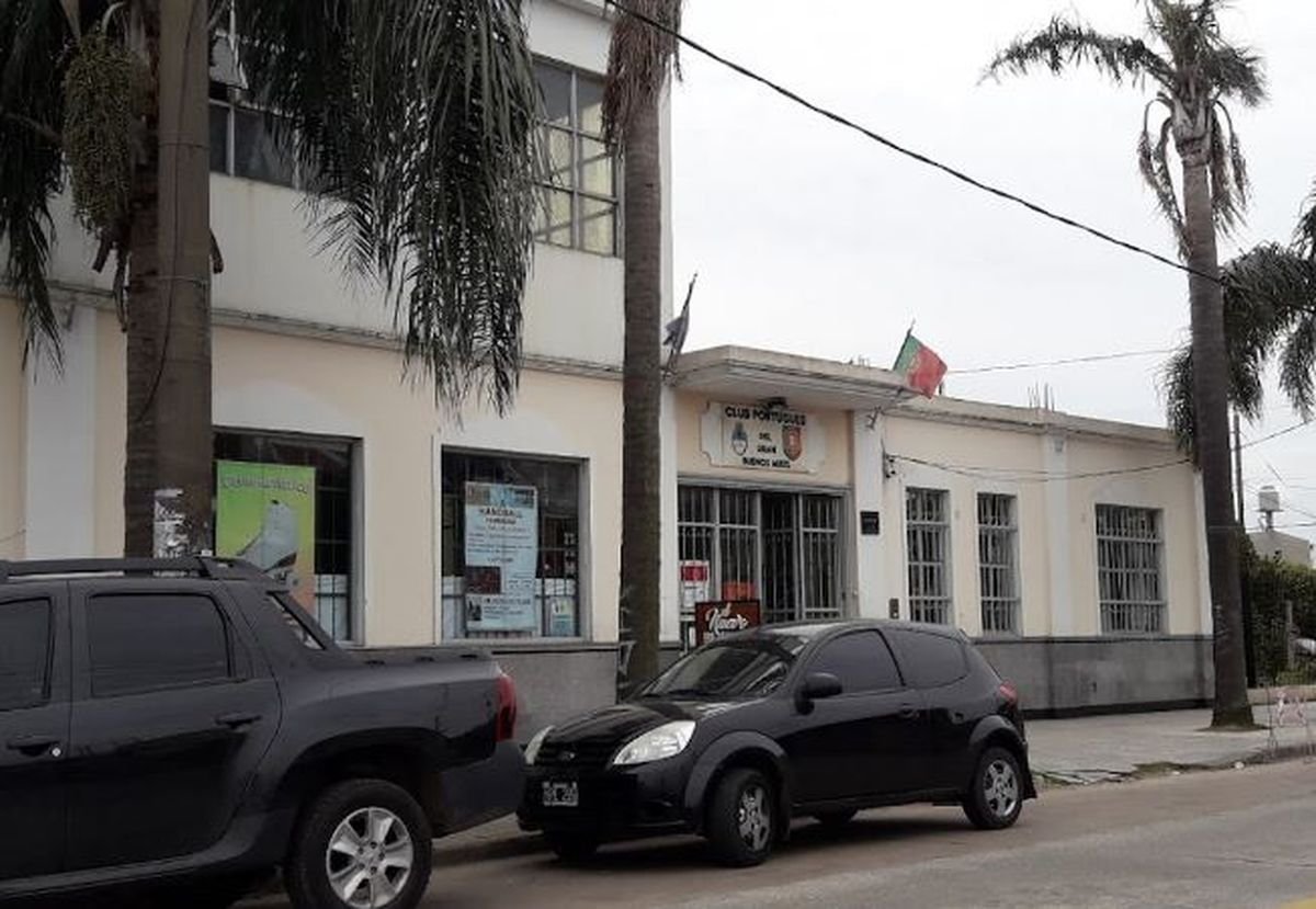 El Club Portugu&eacute;s de Isidro Casanova.