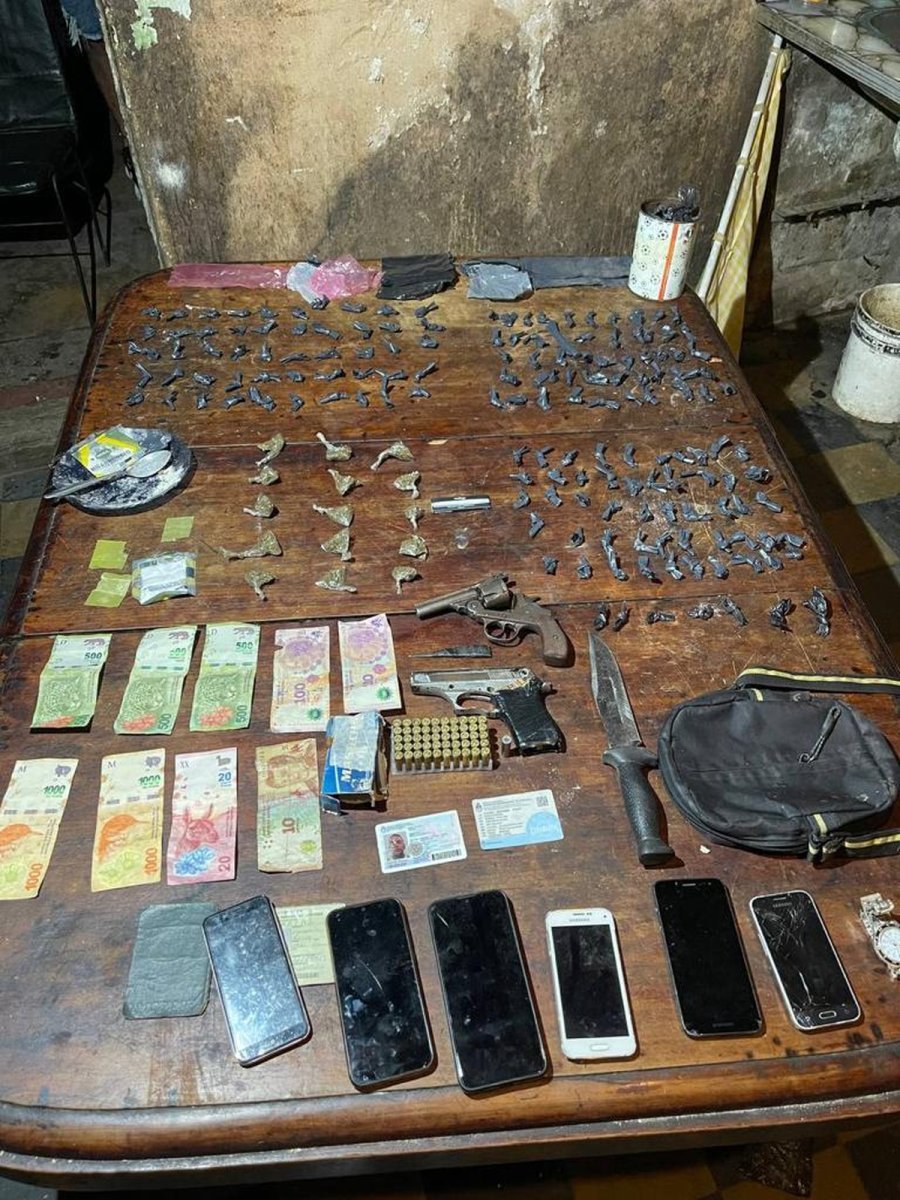 Parte de los elementos secuestrados en Hurlingham.