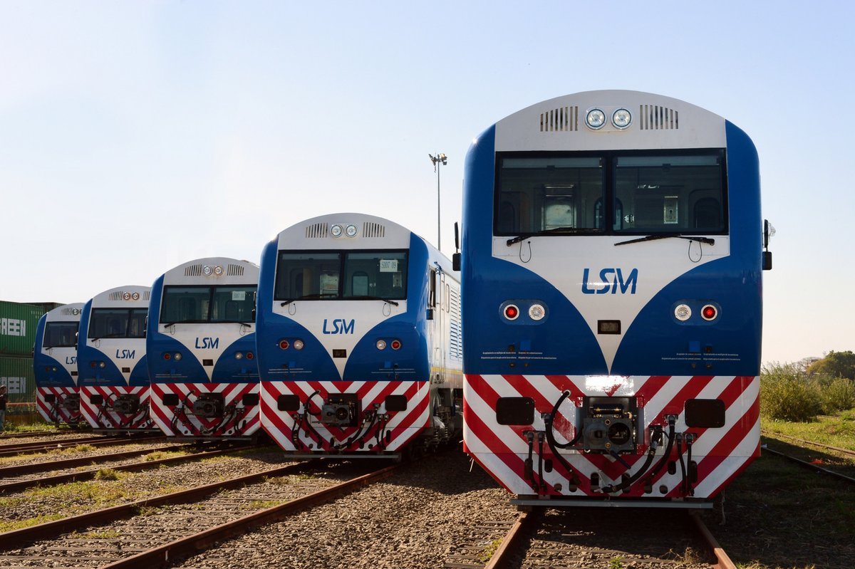 Algunas de las locomotoras del Tren San Mart&iacute;n compradas en 2012.
