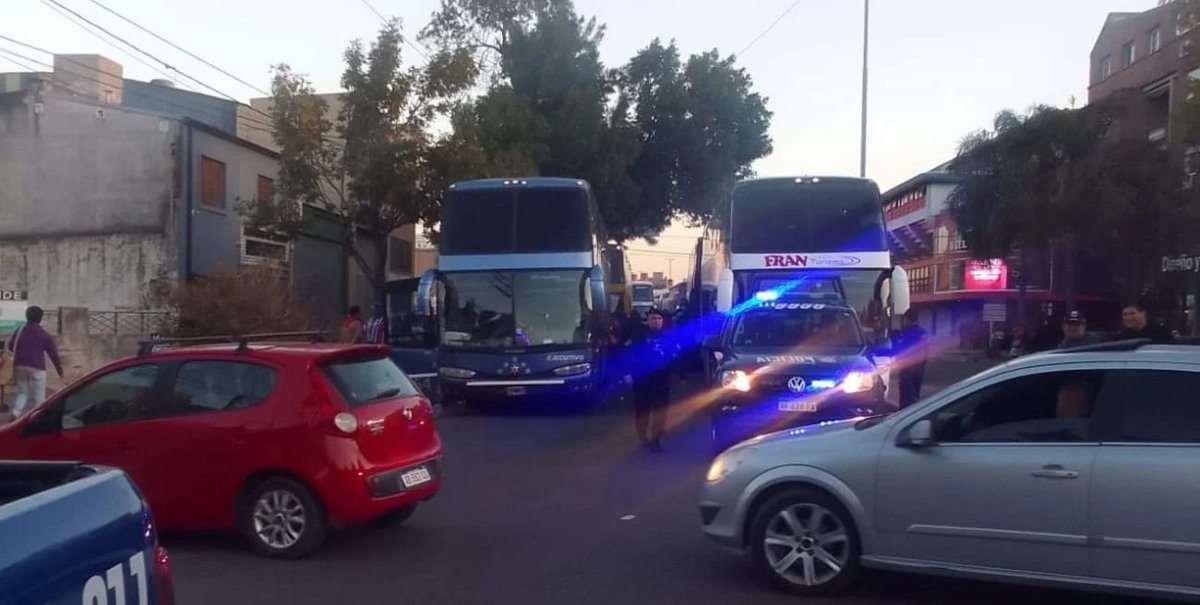 Leves incidentes entre los hinchas del Club Deportivo Mor&oacute;n y los de San Mart&iacute;n de Tucum&aacute;n.