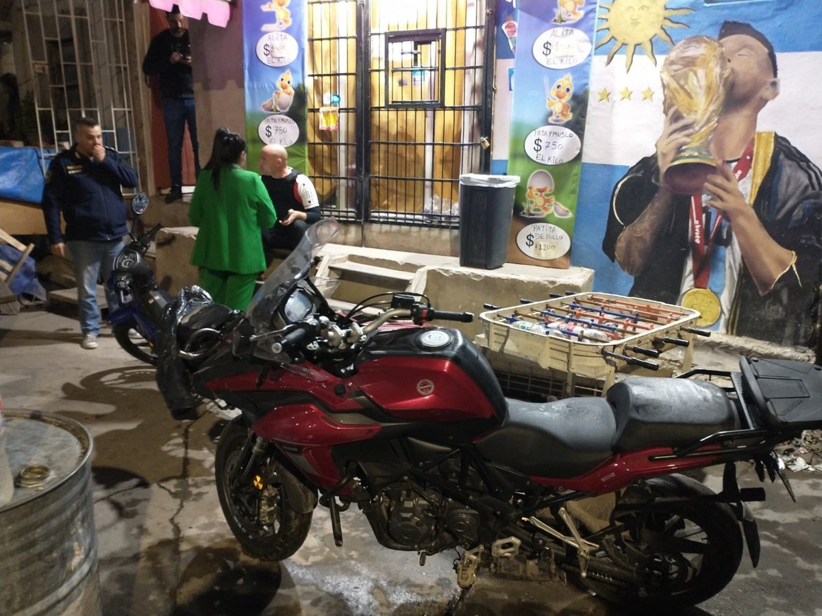 Una de las motos secuestradas en el operativo de Tres de Febrero.