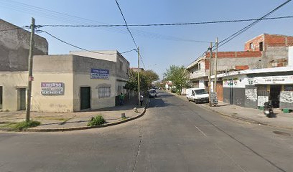 La esquina de La Tablada donde volvieron a parar los colectivos 49 y 185.