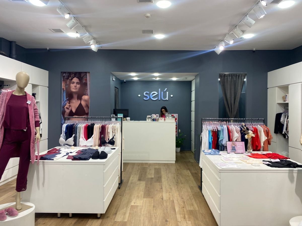 Mor&oacute;n: el nuevo local de Sel&uacute; en Plaza Oeste shopping.