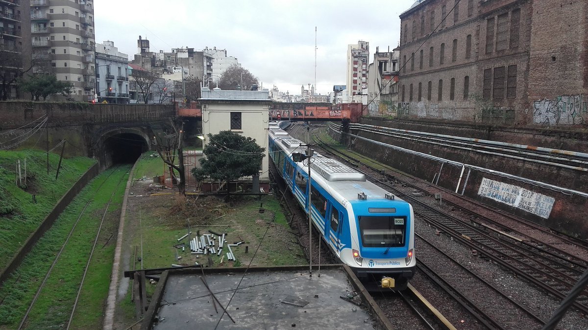 La trinchera del Tren Sarmiento entre Once y Caballito.