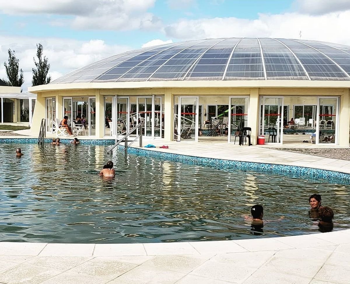 Turismo: Dos destinos para disfrutar de las termas en Bs As.