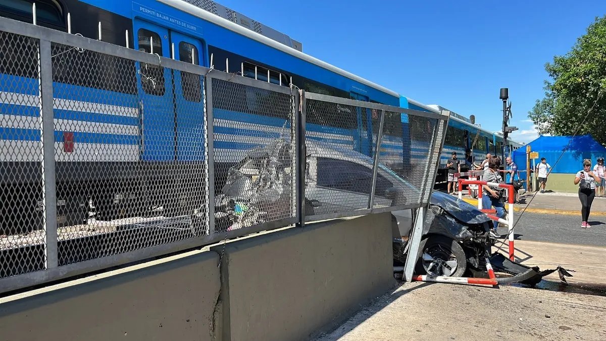 As&iacute; qued&oacute; el auto que choc&oacute; aquella tarde el Tren Sarmiento.