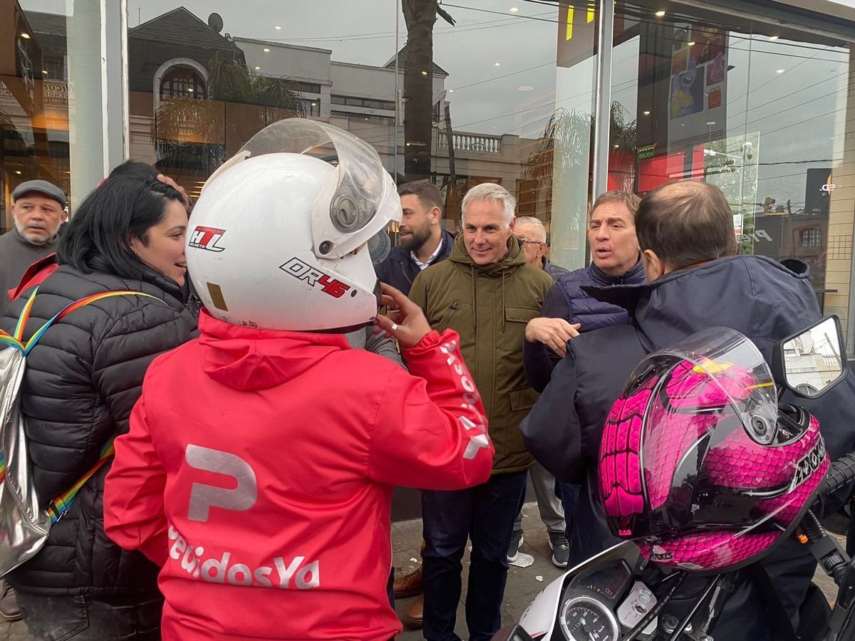 Castelar: Santilli y candidatos contra los motochorros.