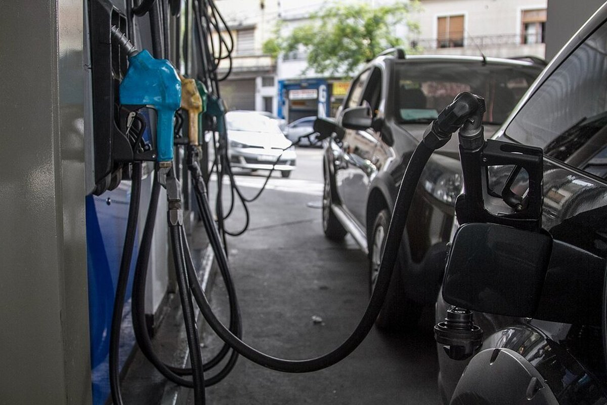 Comenz&oacute; a regir un nuevo aumento en el precios de los combustibles. 