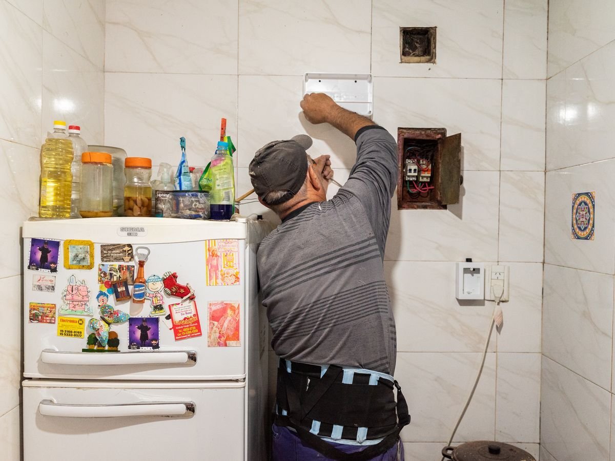 Nuevas instalaciones el&eacute;ctricas en Fuerte Apache.