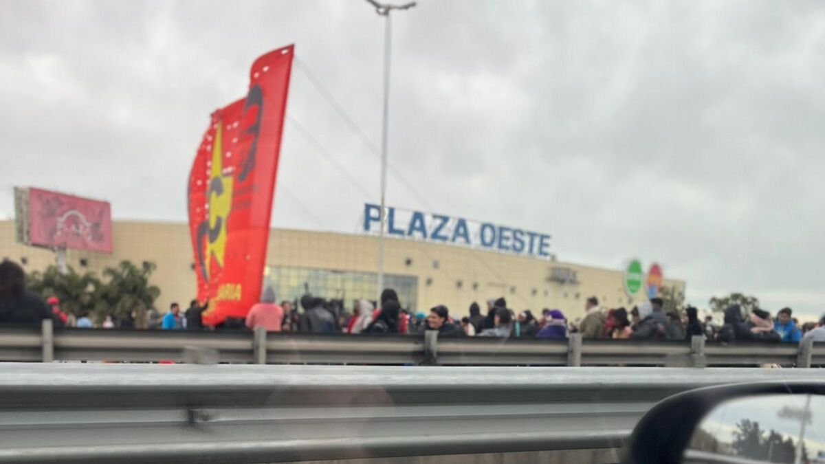 Corte y manifestaci&oacute;n en Acceso Oeste.