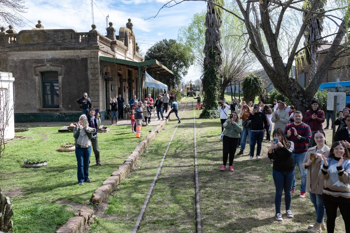 La llegada del cami&oacute;n vial del Belgrano Sur a Gouin.
