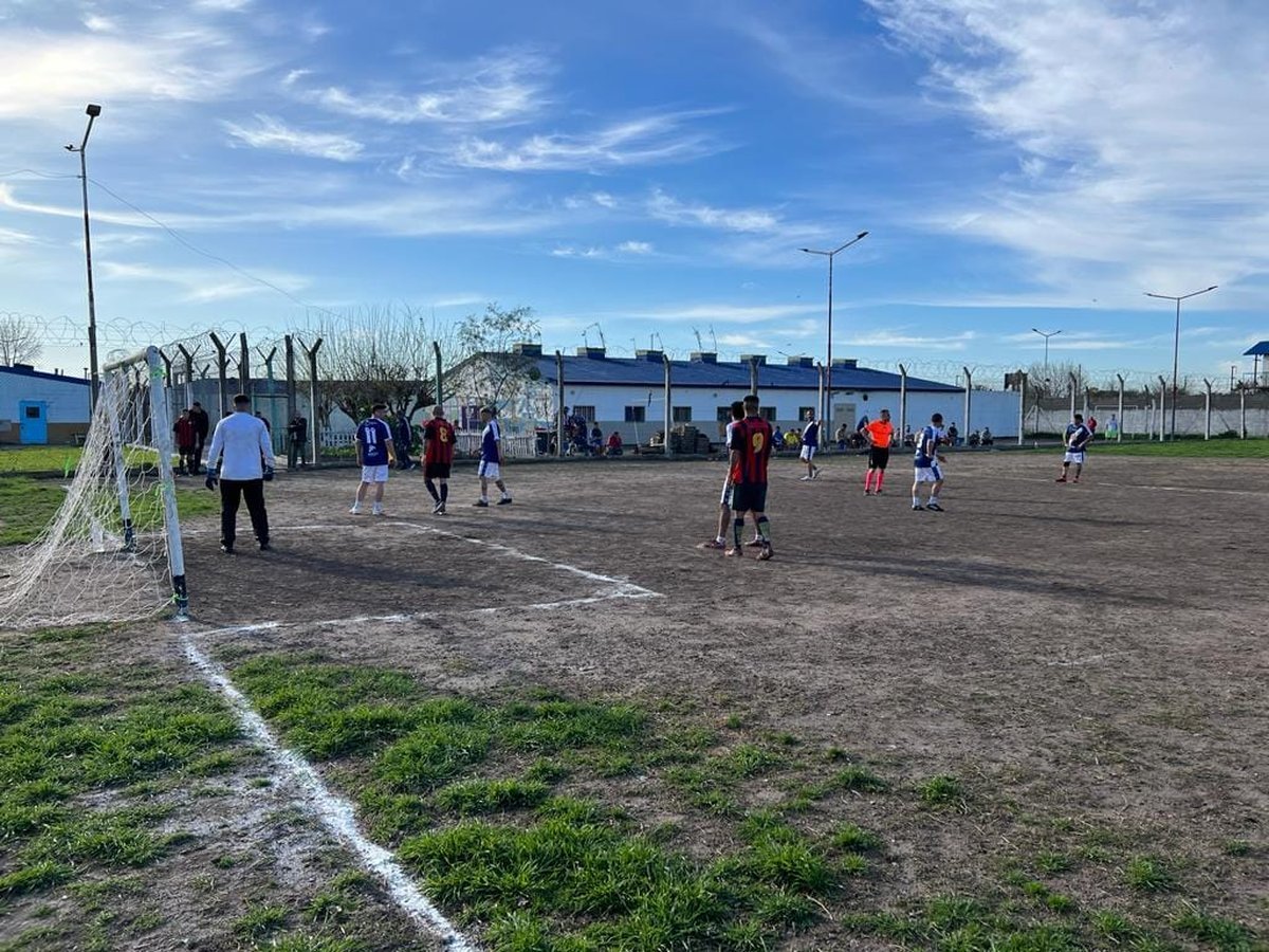 El amistoso en la c&aacute;rcel de Ituzaing&oacute;.