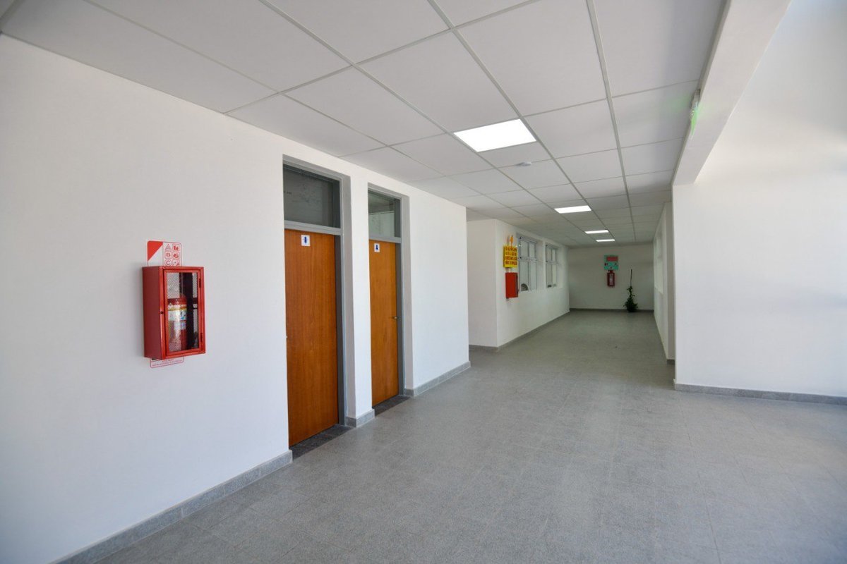 El interior de la nueva escuela de Gonz&aacute;lez Cat&aacute;n.
