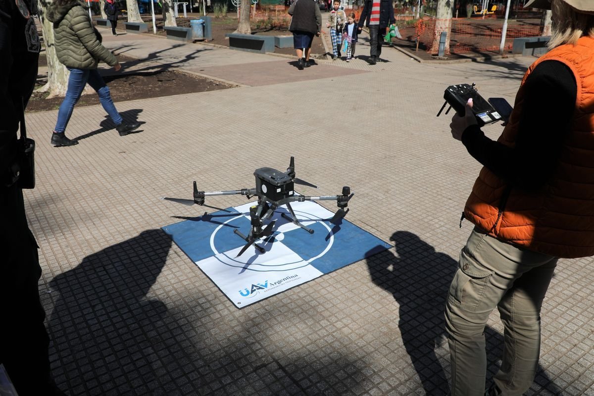 Uno de los drones que vigila las escuelas de La Matanza.
