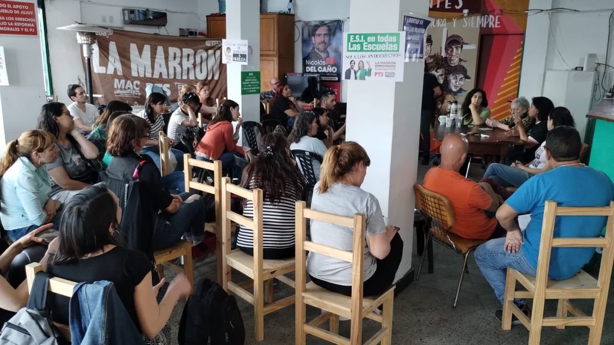 Docentes de La Matanza y Mor&oacute;n se reunieron en defensa de la educaci&oacute;n p&uacute;blica tras el paro semanal de Suteba Multicolor.