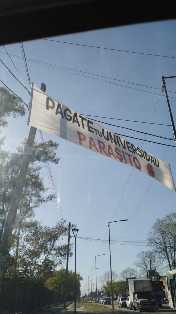 El pol&eacute;mico pasacalles que apareci&oacute; en Moreno.