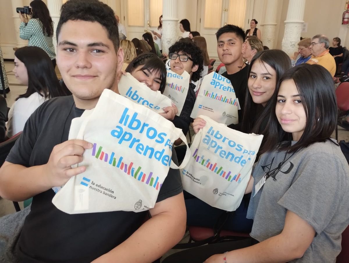 Mor&oacute;n: la Secundaria N&deg;40 recibi&oacute; un Premio Presidencial.