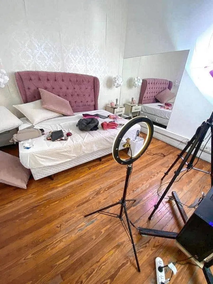 Una de las habitaciones donde se explotaba a las mujeres.