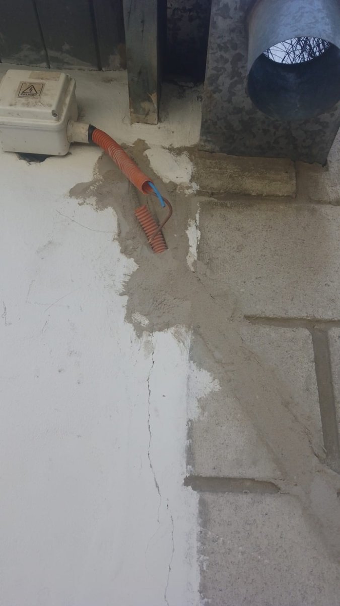 Uno de los cables robados en el jard&iacute;n maternal de Ciudad Evita.