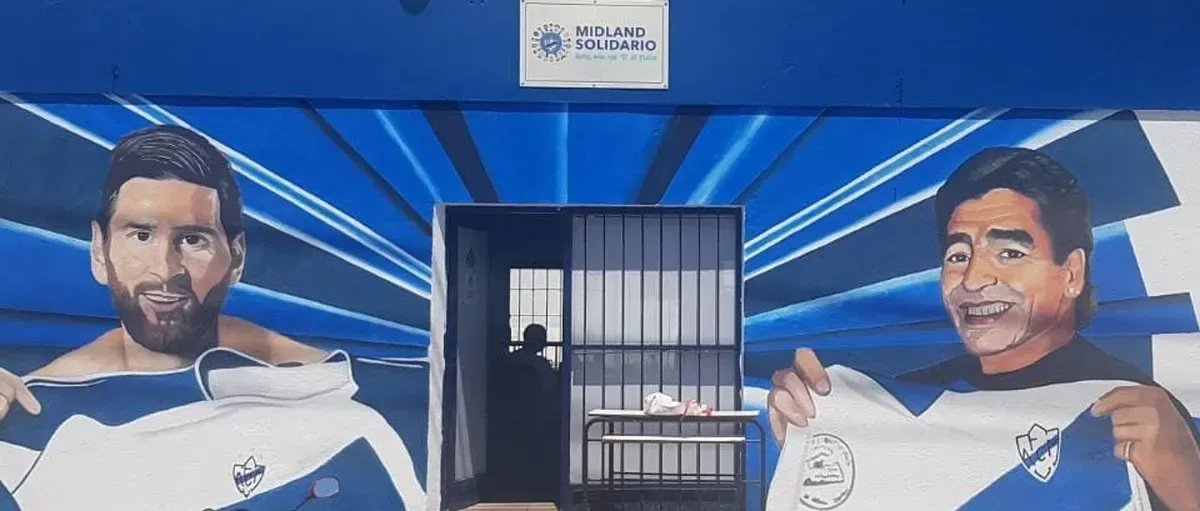 Mural de Diego Armando Maradona y Messi en Libertad.