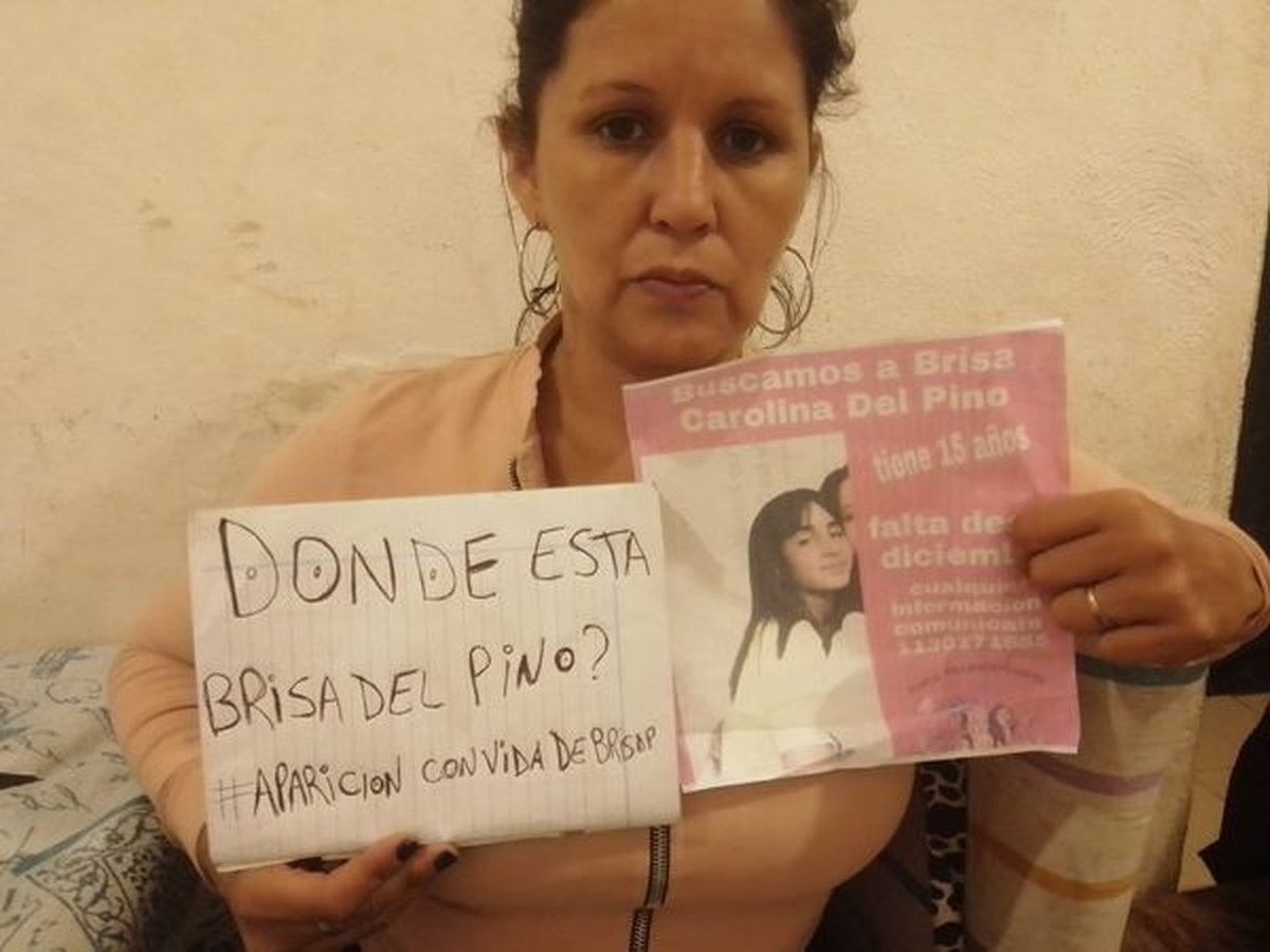 La madre de Brisa buscando a su hija en Moreno.
