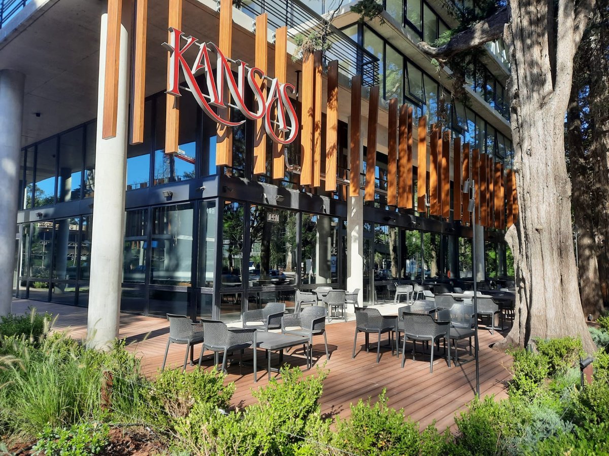 Kansas, en el complejo Thays de Parque Leloir