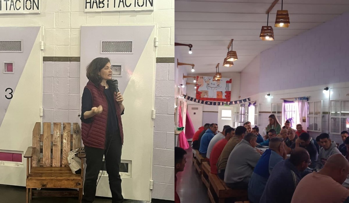 Paula Bombara habl&aacute;ndole a los presos de Gonz&aacute;lez Cat&aacute;n.