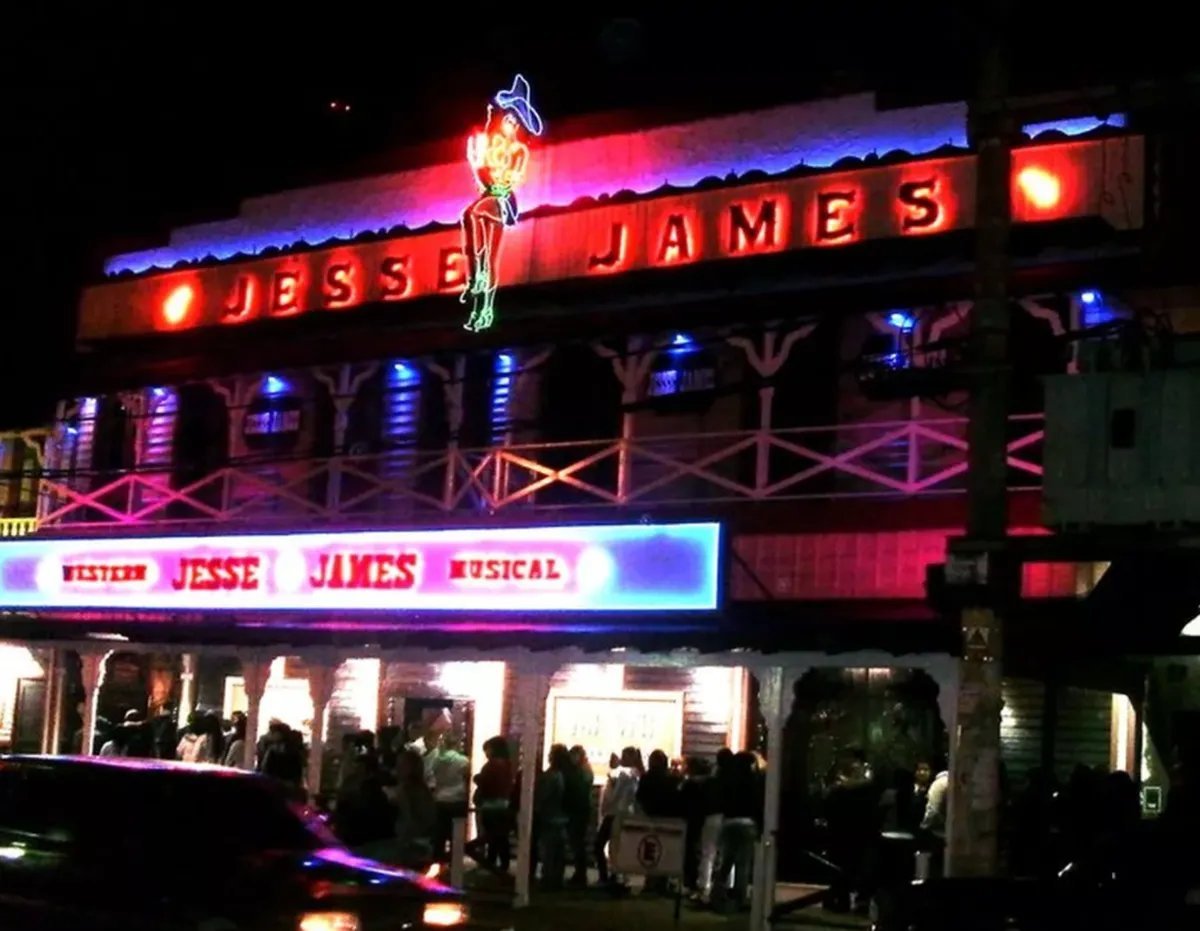 La reapertura del boliche de Isidro Casanova en 2021 tras la cuarentena.