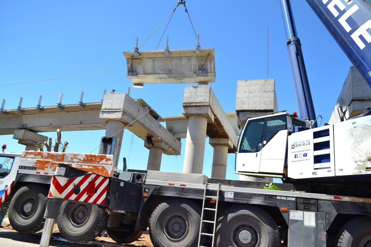 El montaje de los puentes modulares del Tren Sarmiento en Haedo.