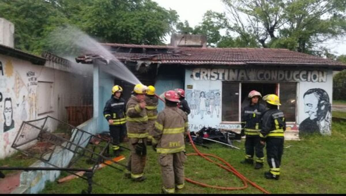 Incendiaron un local militante de Nuevo Encuentro de Villa Gesell.