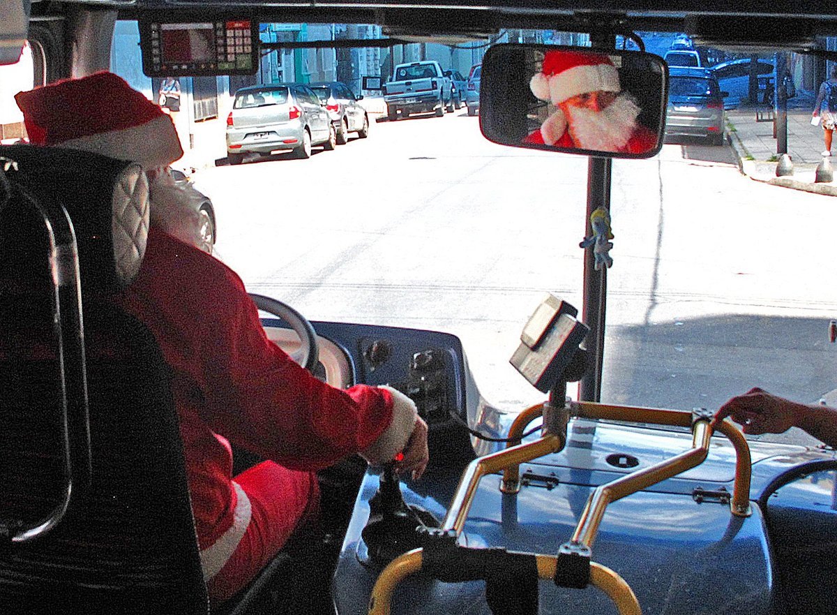 El Pap&aacute; Noel colectivero por Tres de Febrero.