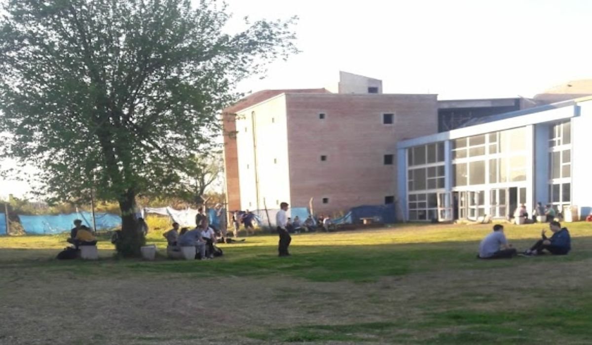 La UNTREF amplió su oferta académica en posgrados | Viví el Oeste ...