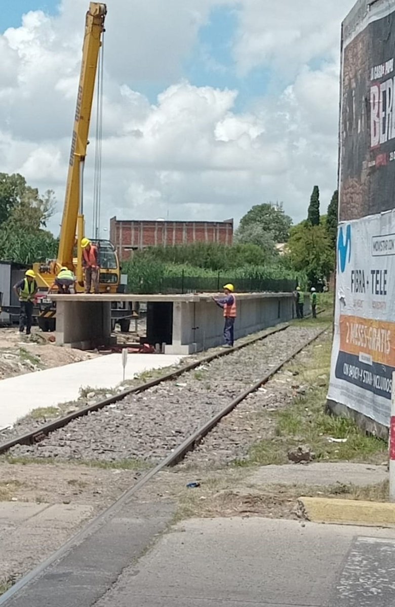 El avance de la construcci&oacute;n de uno de los apeaderos en Haedo.