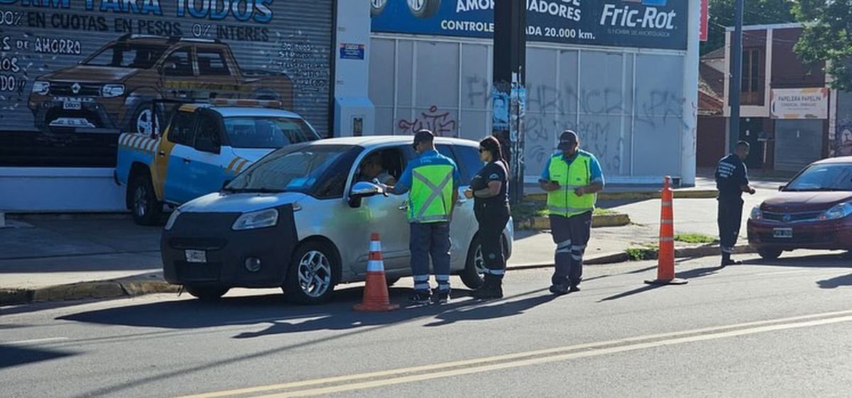 Operativos vehiculares y test de alcoholemia en Merlo.
